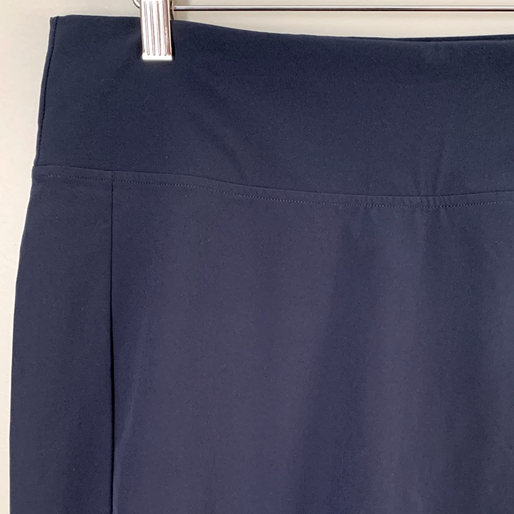 Cloudveil size M navy skort - Picture 2 of 11
